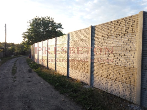 Забор под ключ на 4 плиты глухой кирпичик гладкий
